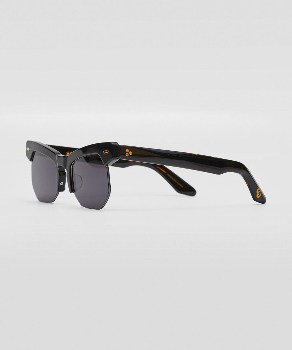 Commodor Obsidian Eclipse